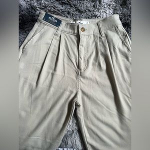 NWT - HOLLISTER Ultra High-Rise Baggy Pants 3S (3-Short)